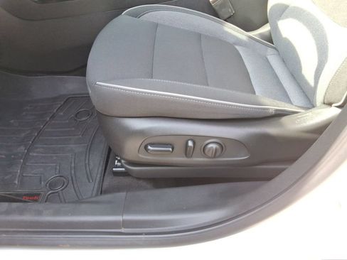 Certified 2023 Chevrolet TrailBlazer LT FWD image 23