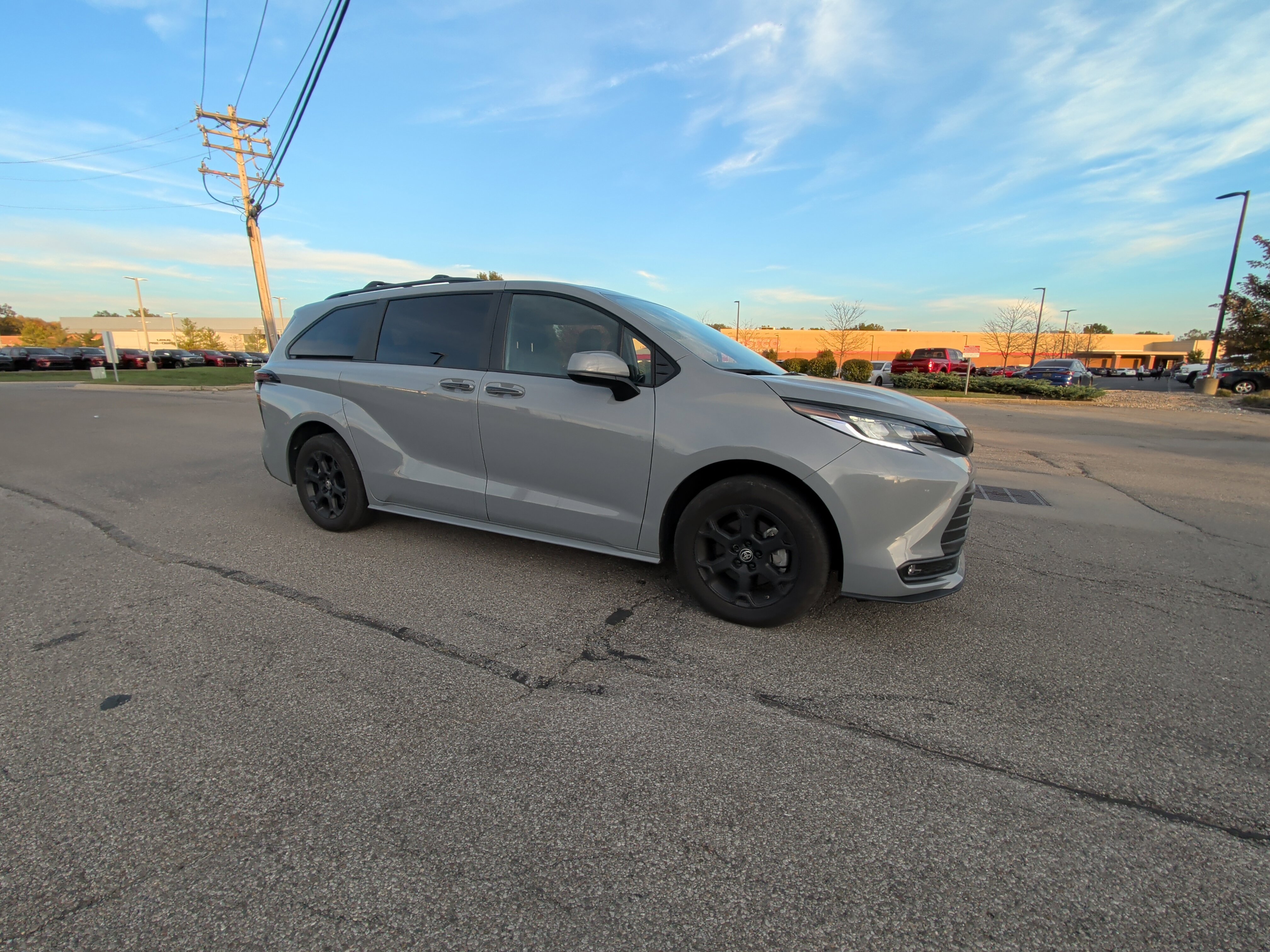 Used 2025 Toyota Sienna XLE Woodland Edition AWD/4WD image 19