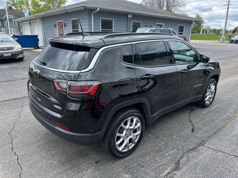 Used 2022 Jeep Compass Latitude w/ Sun and Sound Group AWD/4WD image 7