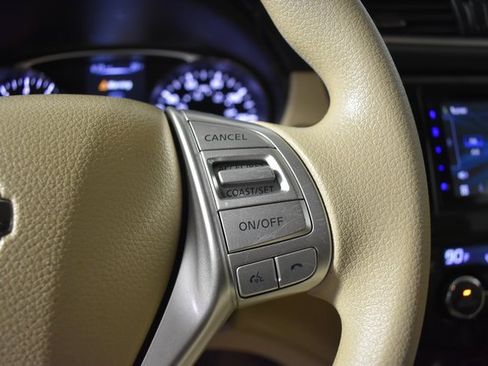 Used 2015 Nissan Rogue SV image 17