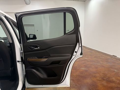 Used 2021 GMC Acadia SLE w/ Trailering Package image 62