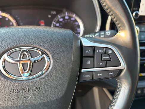 Used 2023 Toyota Highlander XSE FWD image 23