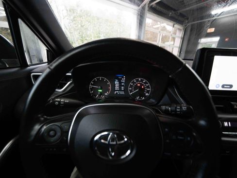 Used 2023 Toyota Corolla Cross SE image 15