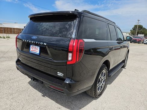 Used 2025 Ford Expedition Active AWD/4WD image 7