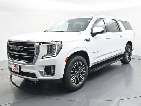 Used 2022 GMC Yukon XL SLT w/ SLT Premium Package AWD/4WD image 2