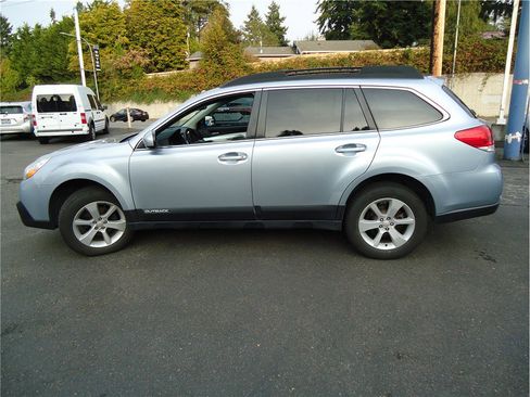 Used 2014 Subaru Outback 2.5i Premium w/ Moonroof Package image 9