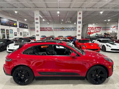 Used 2023 Porsche Macan AWD/4WD image 6