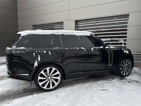 Used 2023 Land Rover Range Rover Autobiography image 7