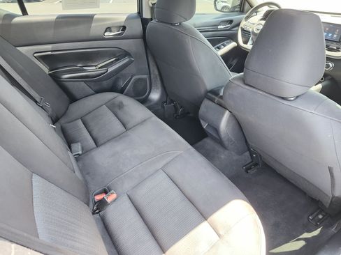 Used 2022 Nissan Altima 2.5 S FWD image 19