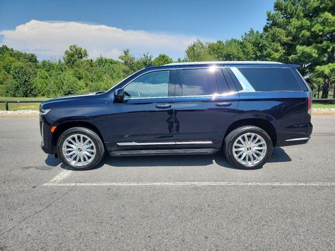 Used 2024 Cadillac Escalade Premium Luxury AWD/4WD image 2