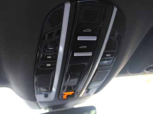 Used 2018 Porsche Panamera 4 image 33