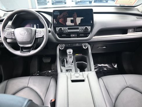 Used 2025 Toyota Grand Highlander AWD Hybrid image 38