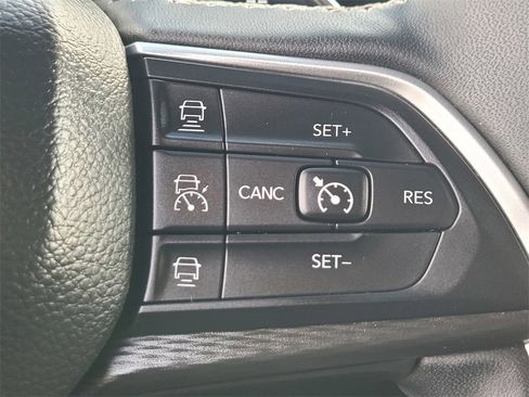 Used 2023 Jeep Grand Cherokee L Laredo image 23