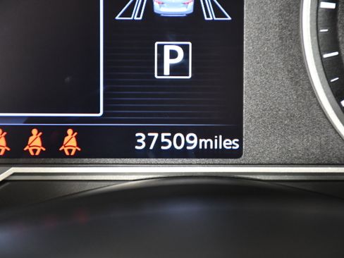 Used 2025 Nissan Versa SV FWD image 17