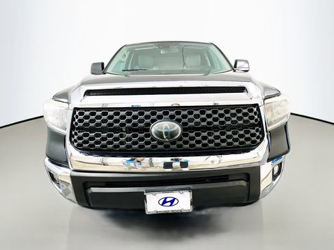 Used 2020 Toyota Tundra SR5 w/ SR5 Leather Package AWD/4WD image 2