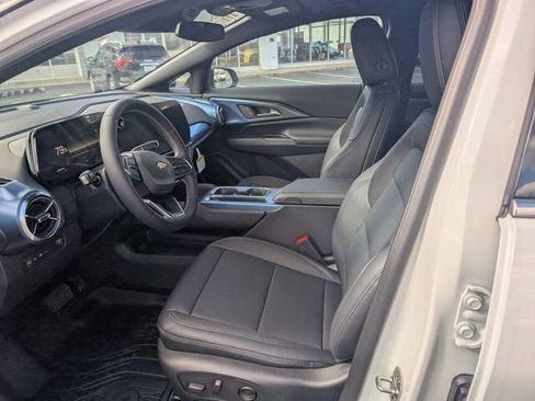 Used 2026 Chevrolet Equinox EV LT image 12