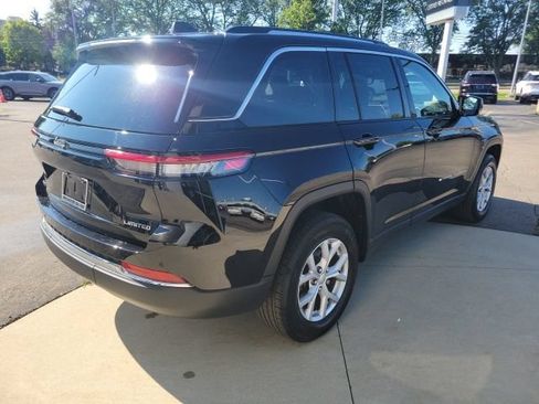 Used 2023 Jeep Grand Cherokee Limited AWD/4WD image 9