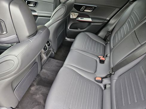 Used 2025 Mercedes-Benz GLC 350e 4MATIC image 24