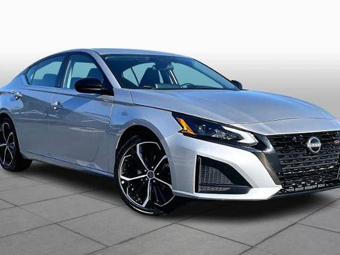 Certified 2024 Nissan Altima 2.5 SR w/ SR Premium Package image 3