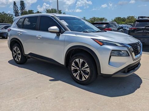 Used 2023 Nissan Rogue SV FWD image 2