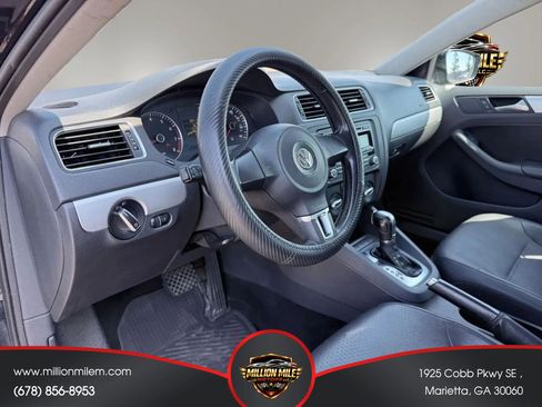 Used 2013 Volkswagen Jetta SE FWD image 17