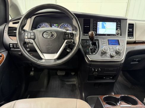 Used 2019 Toyota Sienna Limited Premium AWD/4WD image 20
