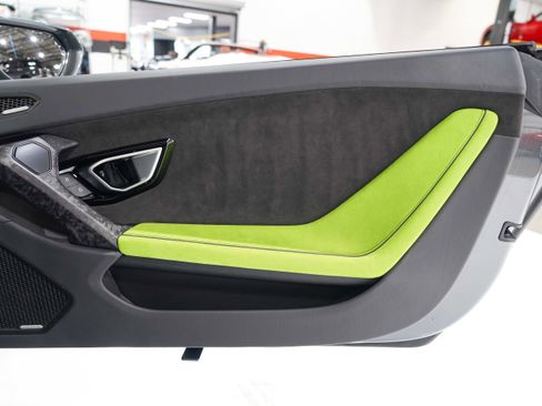 Used 2022 Lamborghini Huracan EVO RWD image 18