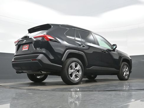 Used 2025 Toyota RAV4 XLE AWD/4WD image 32