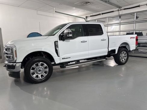 Used 2026 Ford F250 Lariat w/ Lariat Premium Package AWD/4WD image 4