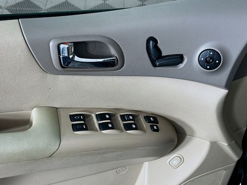Used 2012 Kia Sedona EX FWD image 15