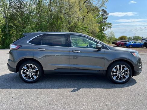 Used 2018 Ford Edge Titanium w/ Equipment Group 301A AWD/4WD image 10