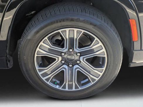 Used 2024 Jeep Wagoneer L Series II w/ Flexible Seating Group image 9