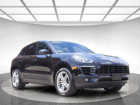 Used 2017 Porsche Macan AWD/4WD image 3
