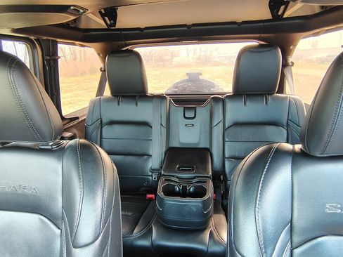 Used 2018 Jeep Wrangler Unlimited Sahara AWD/4WD image 22