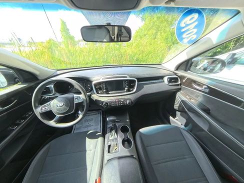 Used 2019 Kia Sorento L FWD image 26