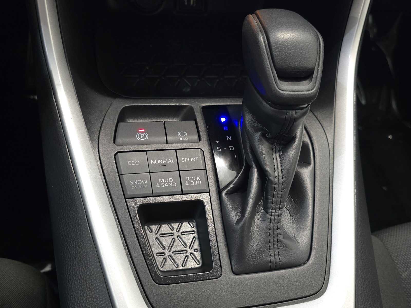 Certified 2024 Toyota RAV4 XLE AWD/4WD image 17