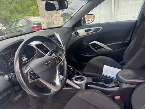 Used 2017 Hyundai Veloster FWD image 12