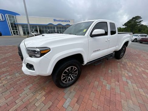Used 2023 Toyota Tacoma TRD Sport w/ TRD Premium Sport Package AWD/4WD image 26