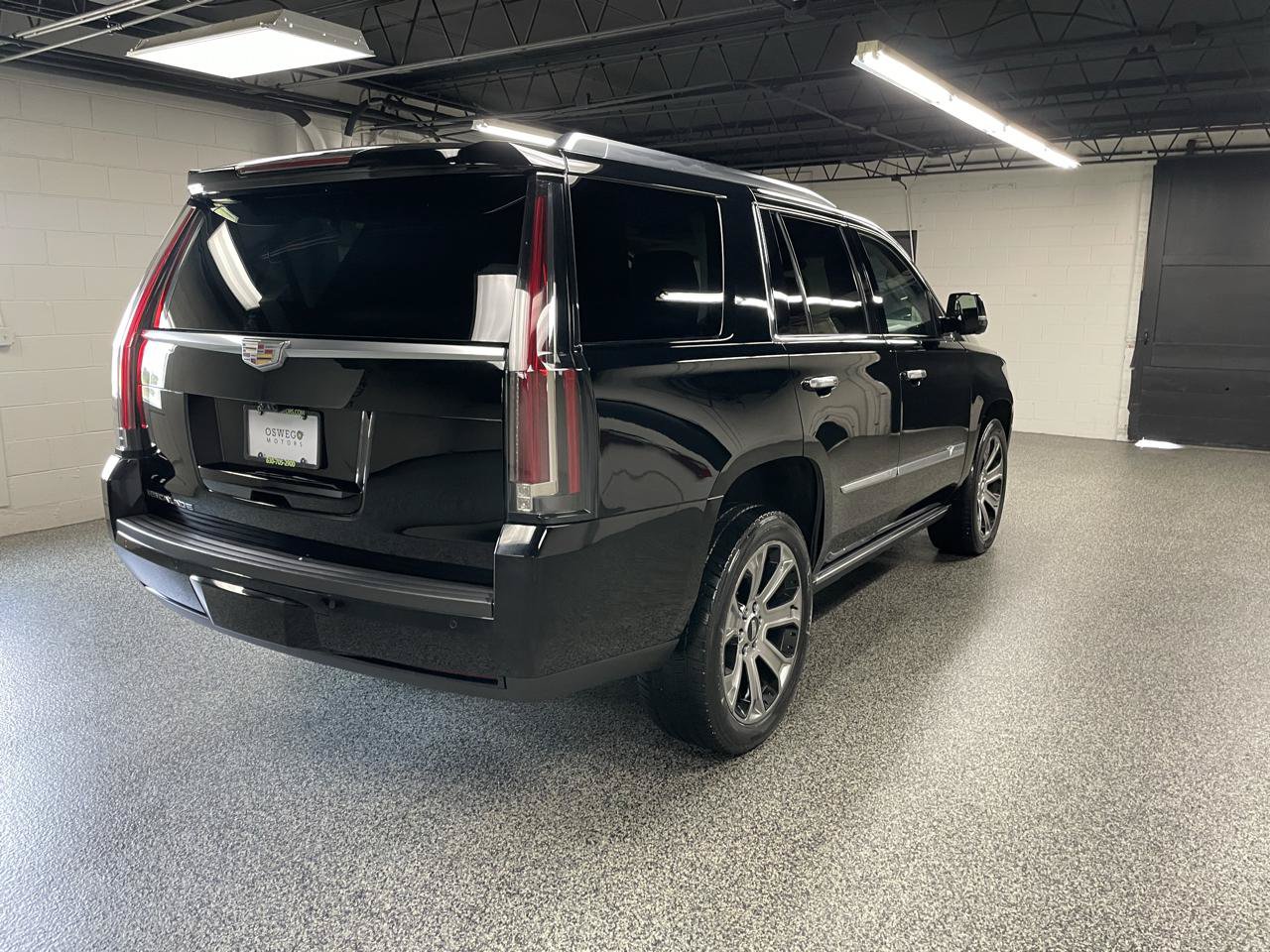 Used 2019 Cadillac Escalade Premium Luxury AWD/4WD image 8