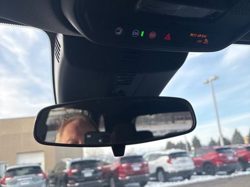 Used 2025 GMC Acadia Elevation image 13