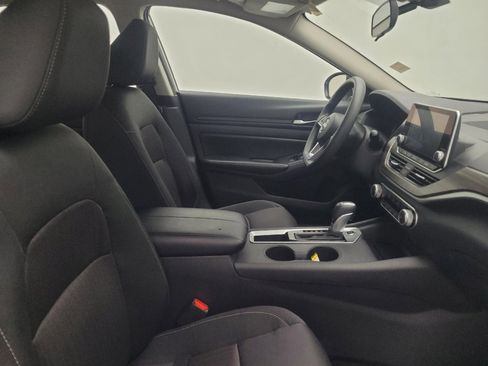 Used 2025 Nissan Altima 2.5 SV FWD image 21