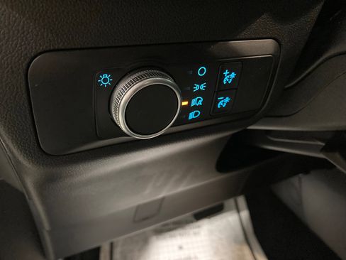 Used 2020 Ford Escape SE image 19