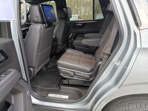 Used 2025 Chevrolet Tahoe High Country AWD/4WD image 7