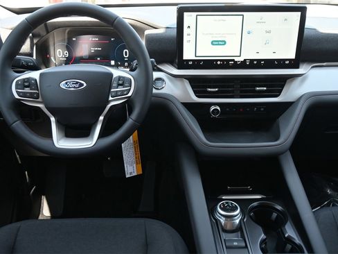 New 2025 Ford Explorer Active image 33