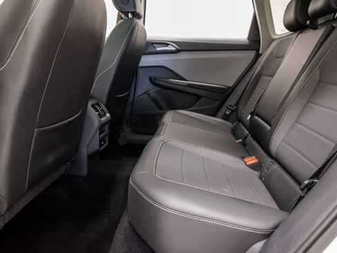 Used 2023 Volkswagen Taos SE w/ Panoramic Sunroof Package FWD image 23