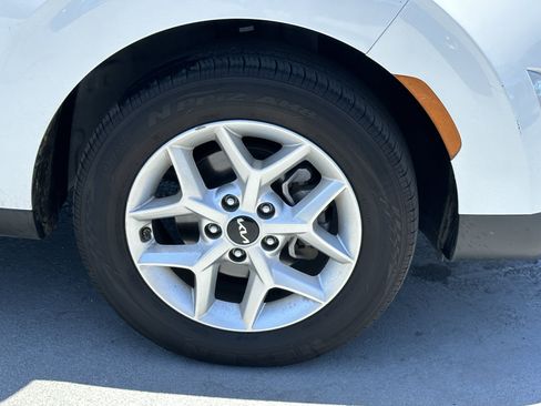 Certified 2025 Kia Soul LX w/ LX Technology Package FWD image 11