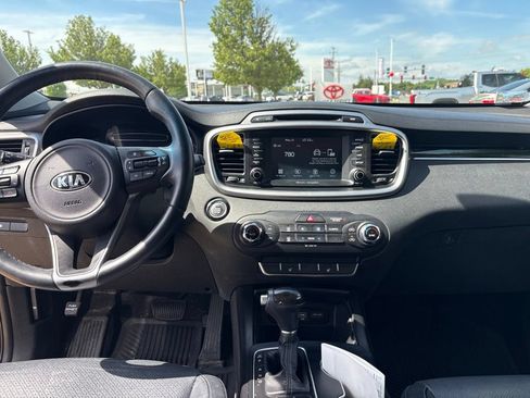 Used 2017 Kia Sorento FWD w/ LX Convenience Package image 22
