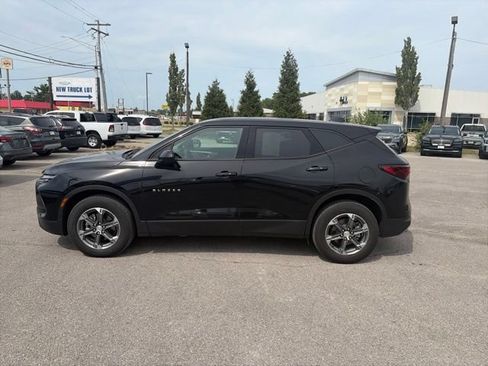 Used 2025 Chevrolet Blazer LT AWD/4WD image 3