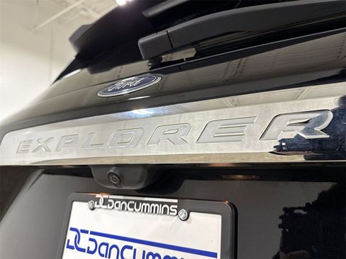 Used 2023 Ford Explorer XLT image 26