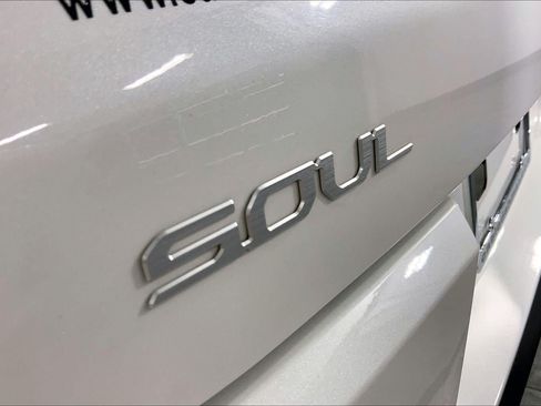 Certified 2025 Kia Soul LX w/ LX Technology Package FWD image 8